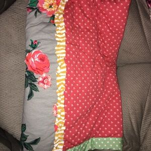 NWOT DAYDREAMER QUILTED THROW